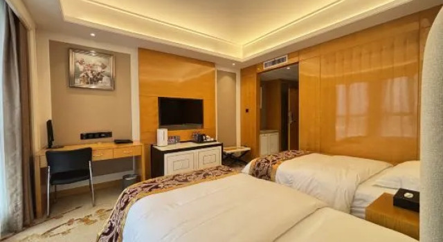 Семейный люкс Comfort с 2 комнатами Century Garden Hotel
