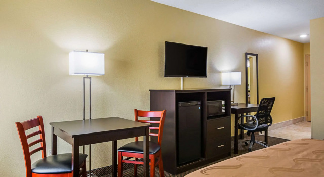 Четырёхместный номер Standard Quality Inn & Suites Greensburg I-74