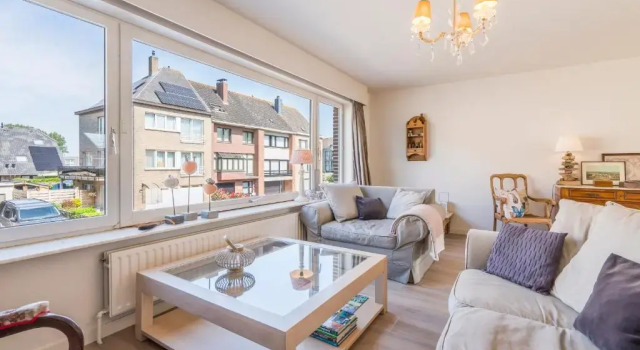 Spacious, warm and updated Home w parking & garden, Rezerwuj Hotel Hotele w Bruksela z parkingiem, Parking