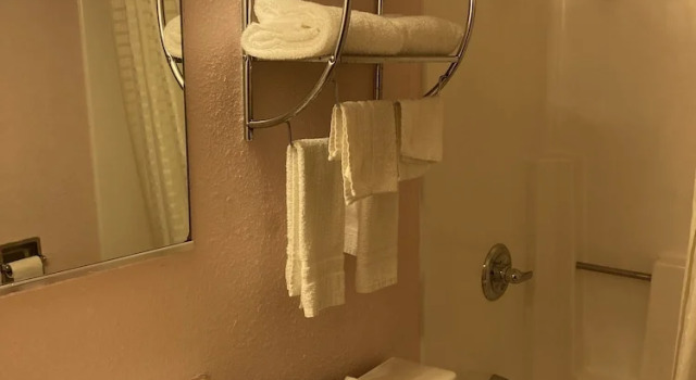 Camera Luxury Executive Inn