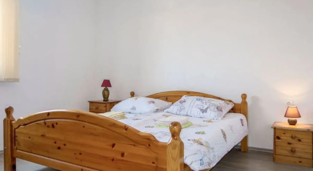 Golic (KBG302), Rezerwuj Hotel Cesarica 