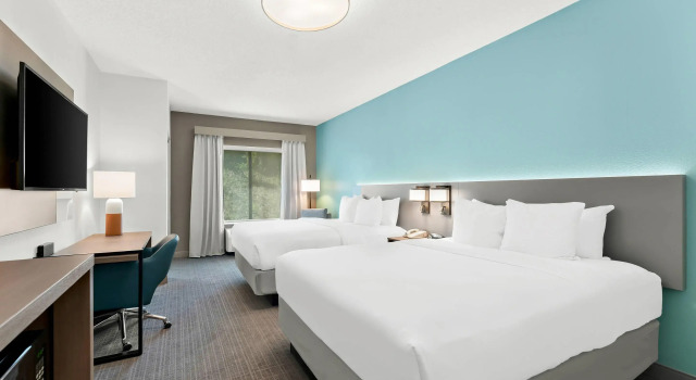 Четырёхместный номер Standard Comfort Inn & Suites Tunkhannock