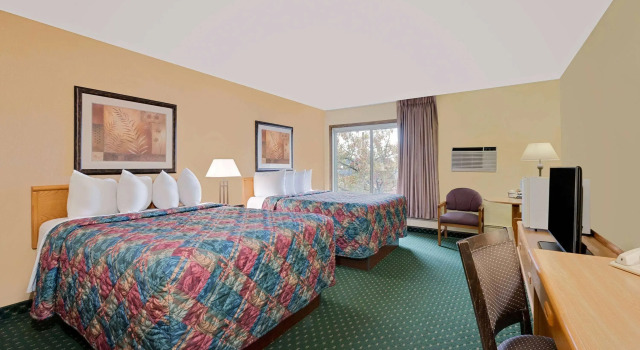 Days Inn by Wyndham International Falls, Varaa Hotelli Hotellit Minnesota pysäköinnillä, Pysäköinti