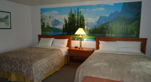 Четырёхместный номер Standard Westmount Motel