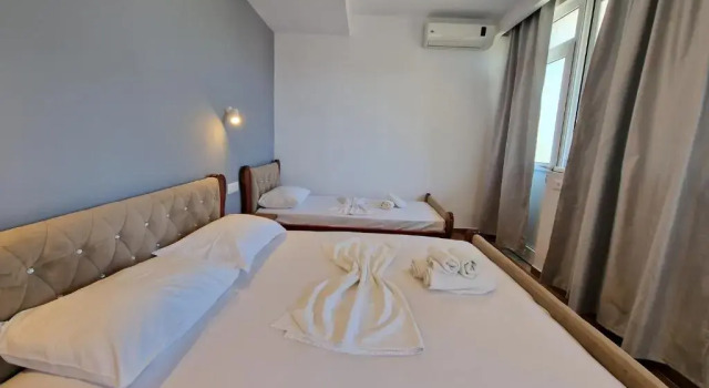 Трёхместный номер Deluxe с балконом и с видом на сад Villa Juli Ksamil