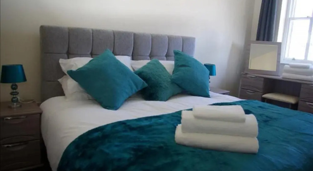 The Roaches Suite - Premier Serviced Accommodation, Book Hotel Hoteller i Leek med parkering, Parkering