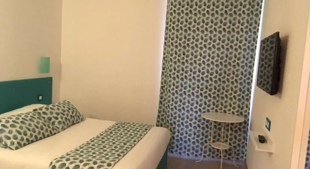 Brit Hotel Salon de Provence, Забронировать Отель Салон-де-Прованс Буш-дю-Рон, рядом с Академия военно-воздушных сил Франции