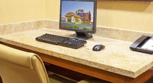 Holiday Inn Express & Suites Salinas, Boek Hotel Salinas Monterey Wine Country