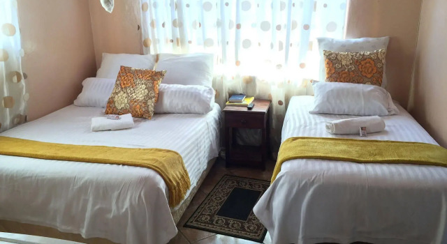 Woodlands Lodge & Tours