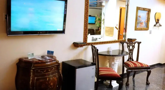 Paris Suites Hotel, 预订 酒店 Corona 纽约州