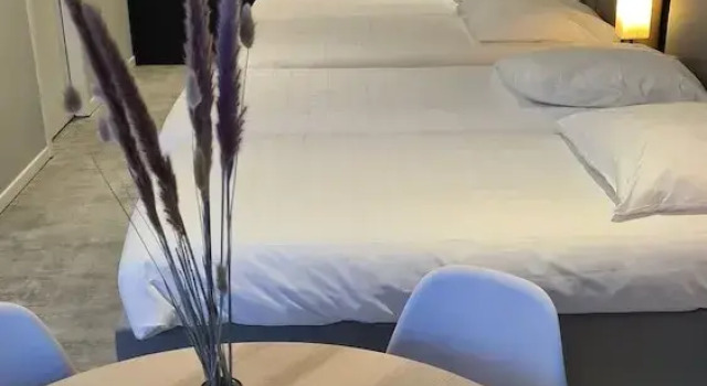 Номер Standard La Reine Hôtel & Restaurant