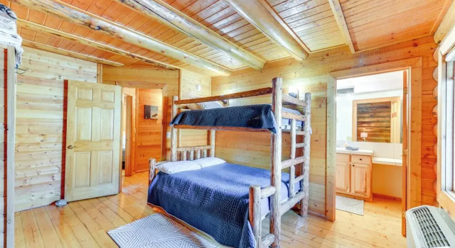 Апартаменты Cozy Mountain Condo Across From Snow King Ski Mtn!