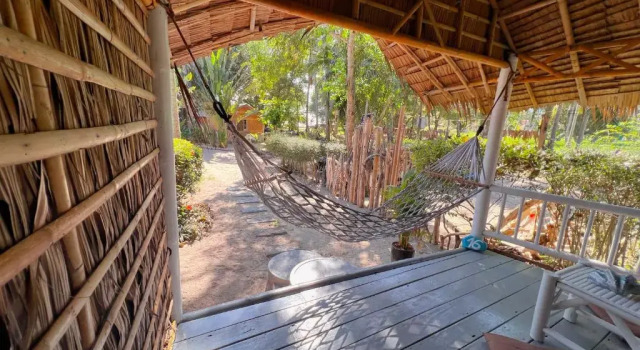 Бунгало Deluxe с видом на сад Sea Love Beach Bar & Bungalows