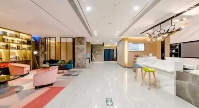 Floral Hotel Tian Cheng Airport, Rezervovat Hotel Čeng-čou Henan