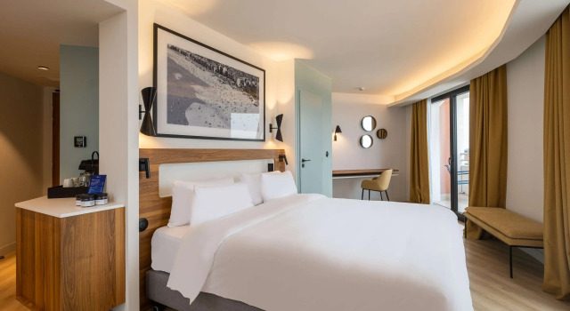 Полулюкс с балконом и с видом на город Radisson Blu Grand Hotel & Spa, Malo-Les-Bains