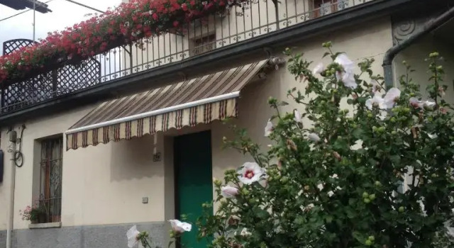 Апартаменты Wallace Apartment