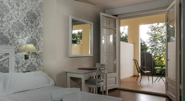 Трёхместный номер Standard Hotel El Castell