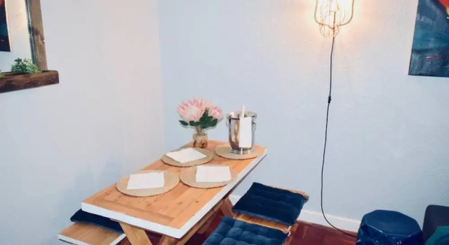 Elegant 1 Bedroom Apartment in Gardens, Забронировать Апартаменты/квартира Отели Кейптауна с парковкой, рядом с South African Museum And Planetarium, Парковка