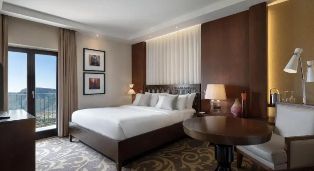 Двухместный номер Deluxe с балконом и с видом на долину Renaissance Tuscany Il Ciocco Resort & Spa
