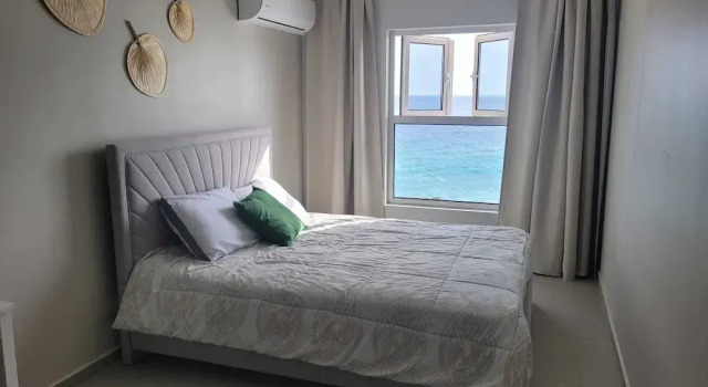 Апартаменты Royal с 3 комнатами с балконом и с видом на море Seaside Villa Boca Sami