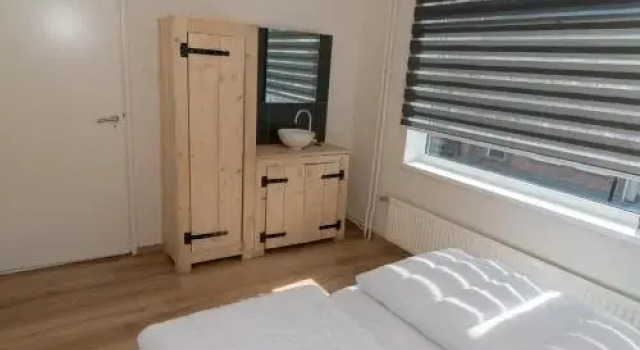Heerlijk ruime vakantiewoning centrum Breskens - Dorpsstraat 48, Забронировать Отель Брескенс Zeeuws-Vlaanderen