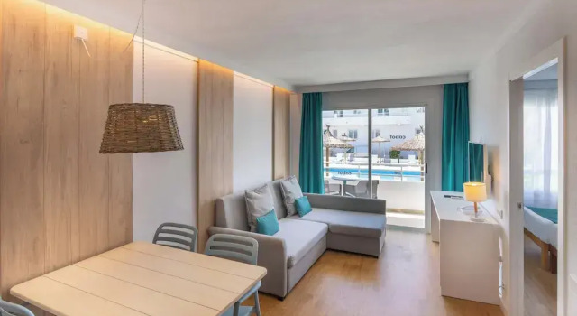 Апартаменты Standard c 1 комнатой с балконом и с красивым видом из окна Cabot Hobby Club Apartments