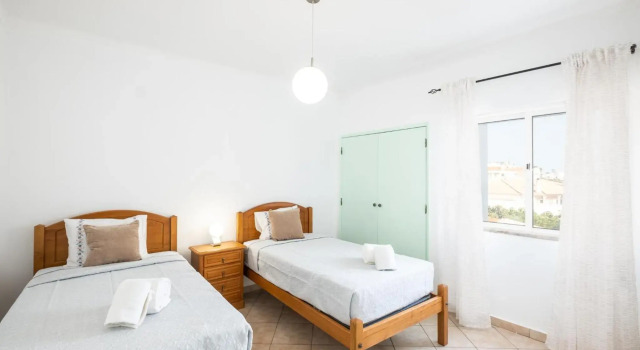 Albufeira - 3 bedrooms - free wifi, Забронировать Отель Албуфейра Барловенто, рядом с Арена для корриды в Албуфейре