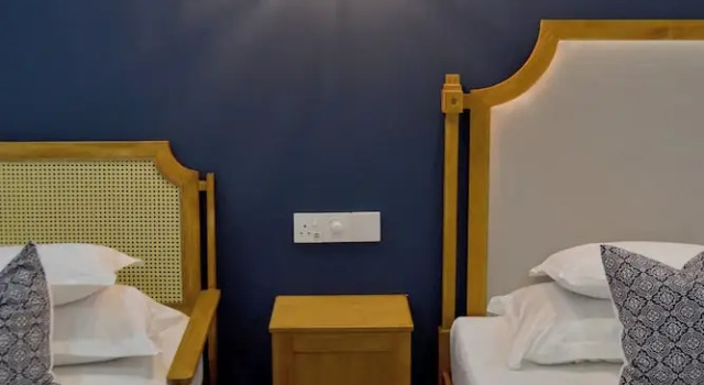 Трёхместный номер Premier Athirige Private Villa