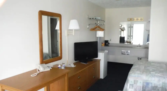 Четырёхместный номер Standard с балконом The Springs Motel