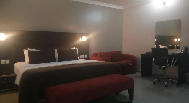 Номер Royal Neocourts Hotel