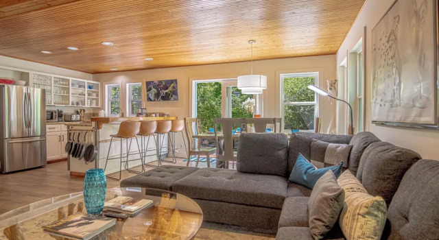Red Elephant 4BR - Fire Pit - River & Downtown, Book Feriehus Sommerhuse i Hailey, Hytte