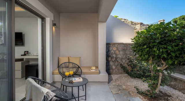 Люкс Superior с видом на сад Celestial Lindos Suites