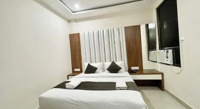 Номер Deluxe Hotel SRK - near Temple