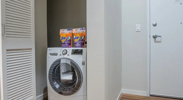 1 BR & 2 BR Apt in Central Business District by Frontdesk, Забронировать Отель Цинциннати штат Огайо, рядом с TQL Stadium