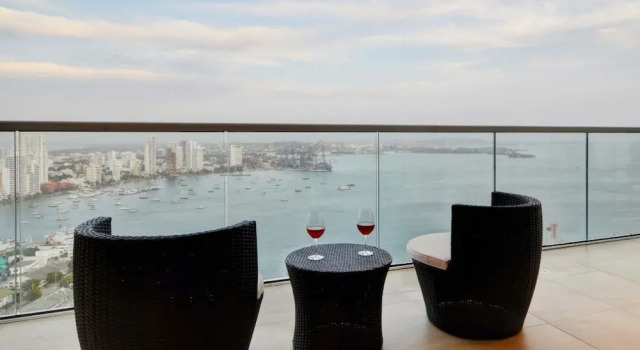 Апартаменты с 2 комнатами с балконом и рядом с пляжем Condominio H2