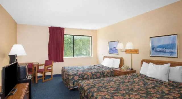 Четырёхместный номер Deluxe Days Inn by Wyndham Auburn/Finger Lakes Region