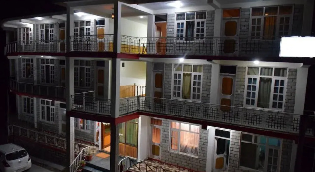 Comlux Hotels Manali, Забронировать Отель Отели Манали с парковкой, Парковка
