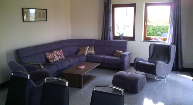 Spacious Mansion in Feuerscheid with Garden, Prenota Hotel Feuerscheid 