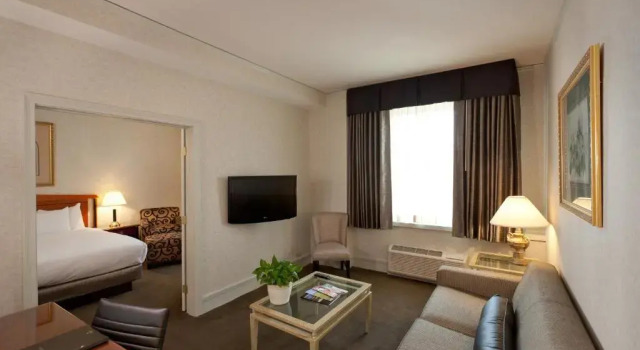 Двухместный люкс Hilton Cincinnati Netherland Plaza