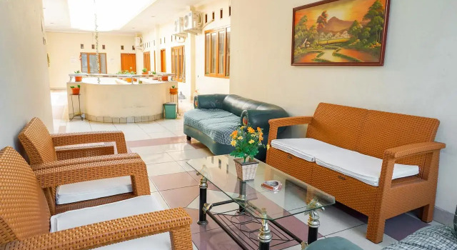 OYO 2012 Nusa Indah Near RS Muhammadiyah, Book Hotel Bandung Wetan 