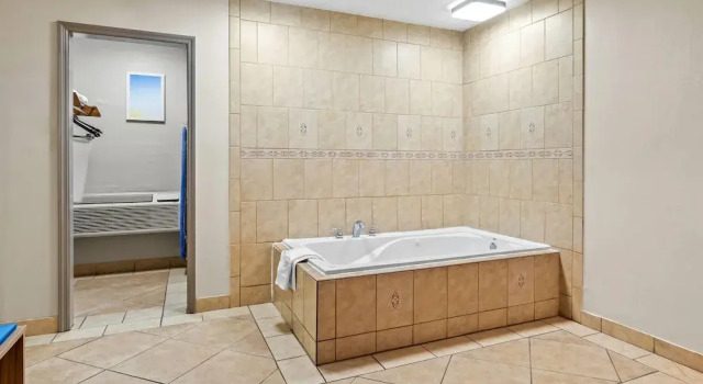 Двухместный люкс Days Inn by Wyndham Jacksonville NC