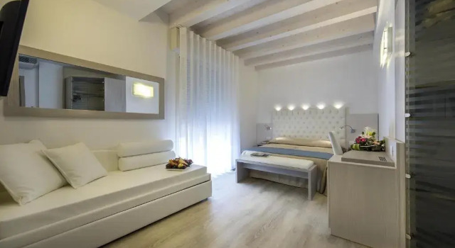 Полулюкс Hotel Hollywood***S