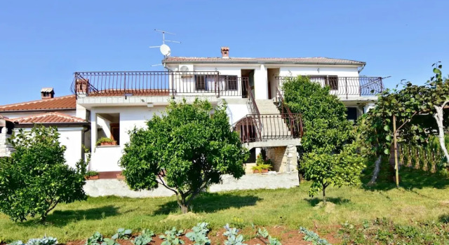Shared Gardened Accommodation With bbq and sea View
