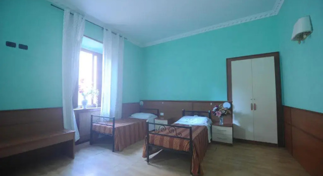 Кровать в общем номере Hotel Beauty Palace - Vertex Group