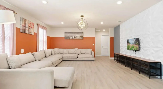 Коттедж 7BR Solterra Resort - Newly Renovated Home w Pool