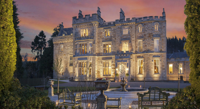 Crossbasket Castle Hotel & Restaurant