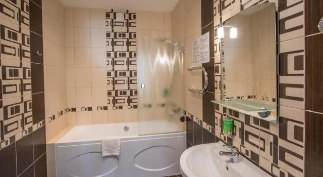 Полулюкс Hotel BEST with FREE PARKING