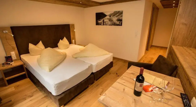 Двухместный номер Deluxe с балконом Hotel Edelweiss