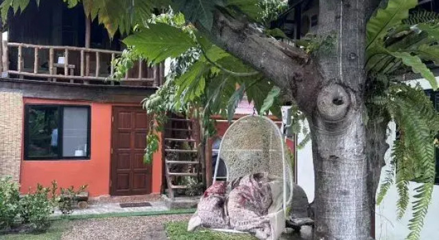 Thai Tom s GuestHouse, Забронировать Отель Отели Чиангмай 3 звезды, рядом с Art in Paradise Chiang Mai, 3*