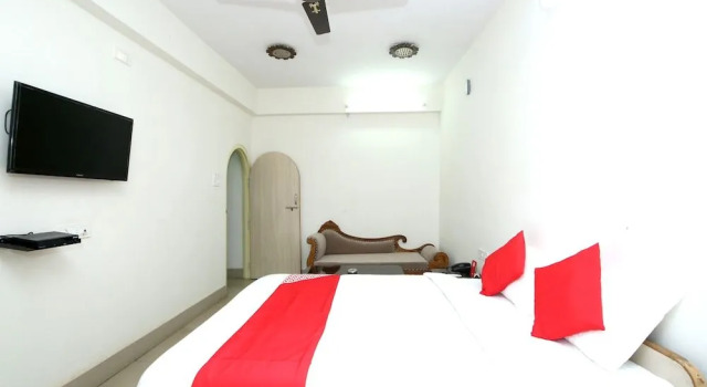 OYO 25064 Chandrika